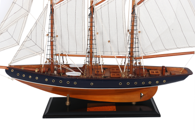 Atlantic szkúner modell, 72cm - a legendás hajó replikája gravírozással személyre szabható kivitelben - ideális ajándék a vitorlázás szerelmeseinek - fából készült, textil vitorlákkal