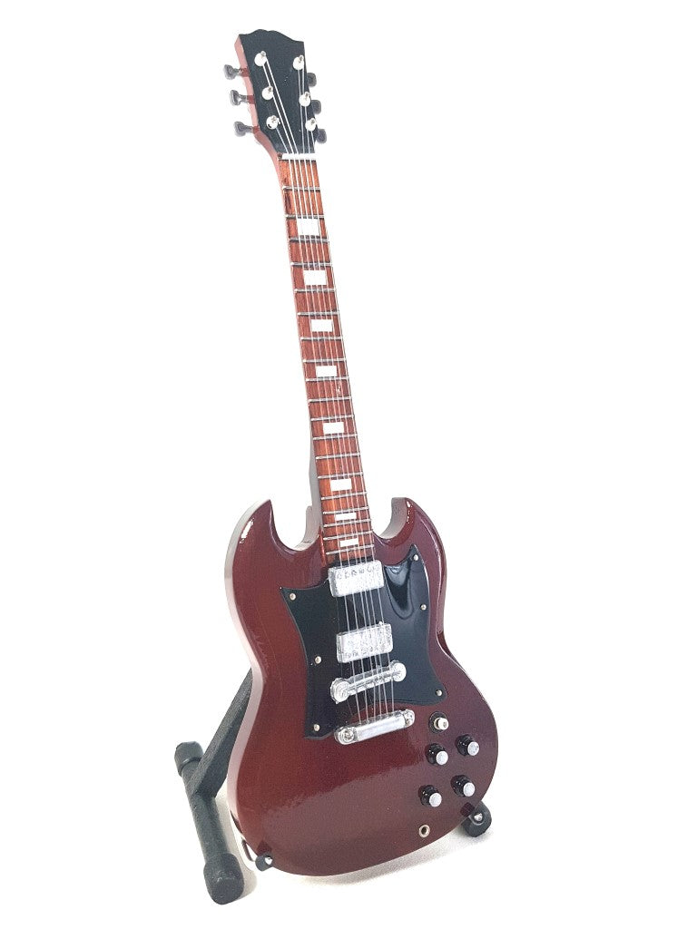 Mini gitara AC/DC Angus Young MGT-0567 z możliwością personalizacji grawerem, idealna na prezent, ręcznie wykonana z drewna mahoniowego, brązowa, wysokość 27,5 cm
