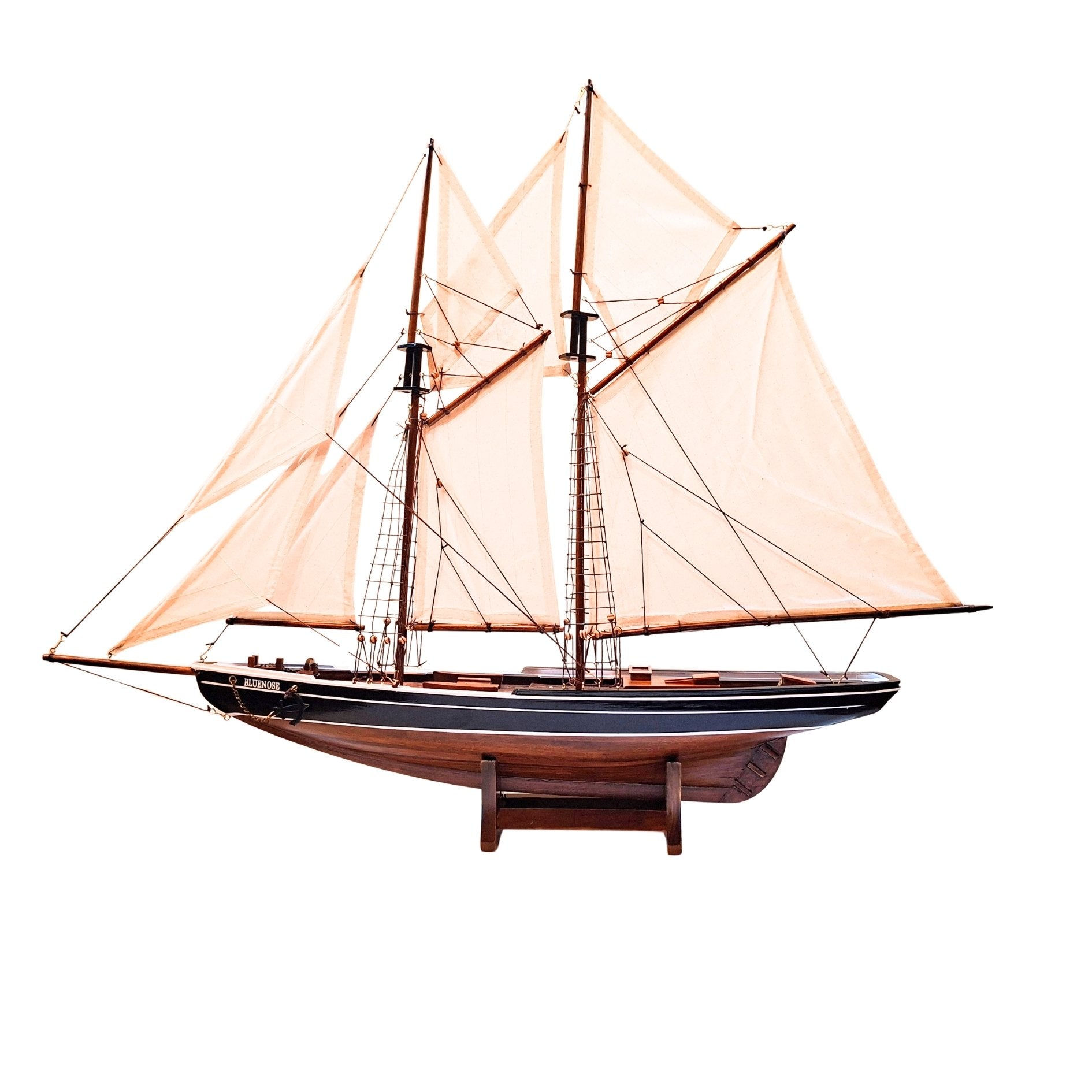 Bluenose szkúner modell 78 cm gravírozással - elegáns fa tengerészeti dekoráció ajándékba a vitorlázás és a tengeri történelem kedvelőinek, természetes vitorlákkal