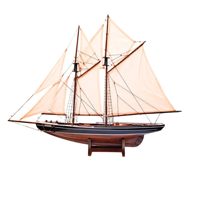 Bluenose szkúner modell 78 cm gravírozással - elegáns fa tengerészeti dekoráció ajándékba a vitorlázás és a tengeri történelem kedvelőinek, természetes vitorlákkal