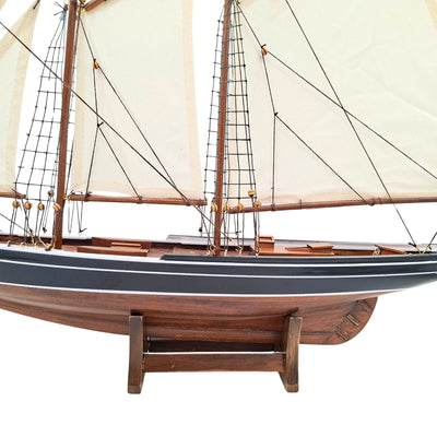 Bluenose szkúner modell 78 cm gravírozással - elegáns fa tengerészeti dekoráció ajándékba a vitorlázás és a tengeri történelem kedvelőinek, természetes vitorlákkal