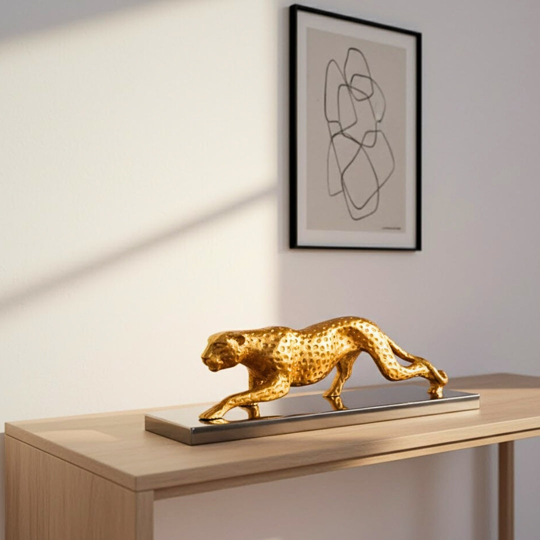 Elegáns dekoratív aranyszínű leopárdfigura, 42cm, személyre szabott gravírozással