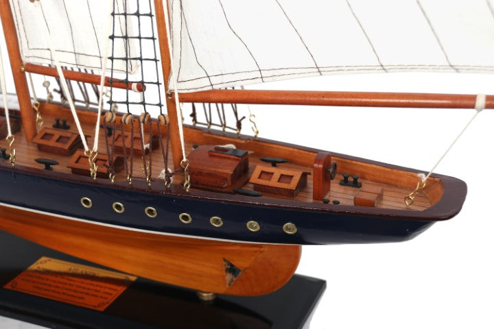 Atlantic szkúner modell, 72cm - a legendás hajó replikája gravírozással személyre szabható kivitelben - ideális ajándék a vitorlázás szerelmeseinek - fából készült, textil vitorlákkal