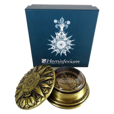 Mosiężny Kompas Solarny Renesansowy z Grawerem - Elegancki Prezent Vintage o Wysokości 4,5 cm i Średnicy 8,5 cm