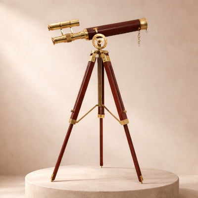 57 cm-es sárgaréz távcső háromlábon, gravírozással személyre szabható