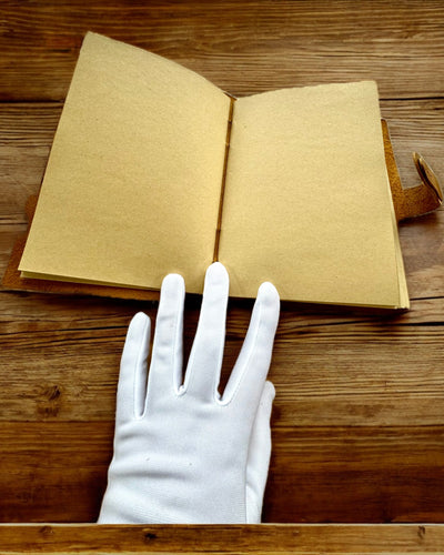 Prémium "RetroNotes" Jegyzetfüzet – Elegáns jegyzetfüzet Valódi Bőrből - 200 oldal, 120g, jegyzetfüzet, vázlatfüzet, barna szín, gravírozással személyre szabható