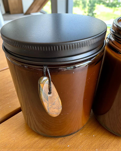 Intenciós gyertya Tigris Erő – Magabiztosság és jólét, 250 ml, a kupak személyre szabásának lehetősége ajándékba