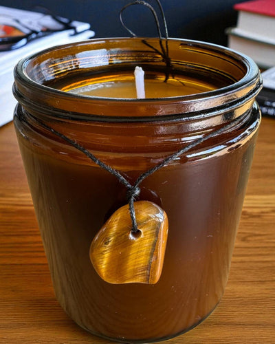 Intenciós gyertya Tigris Erő – Magabiztosság és jólét, 250 ml, a kupak személyre szabásának lehetősége ajándékba