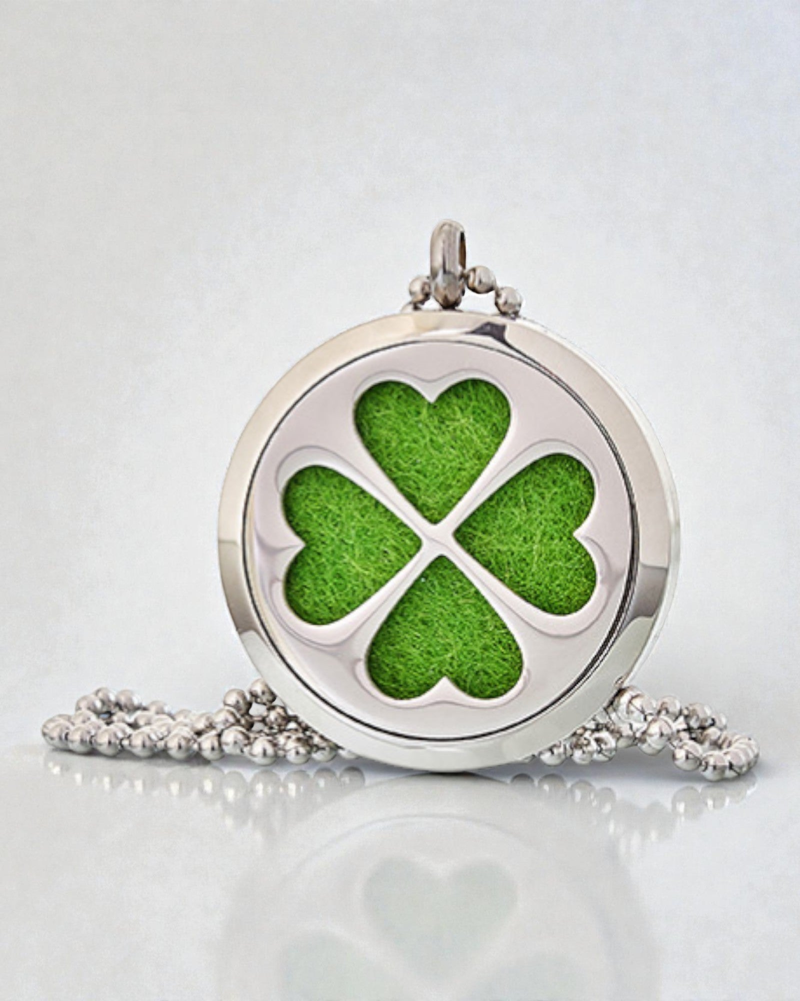 AromaClover – Aromaterápiás nyaklánc négylevelű lóhere medállal 30 mm