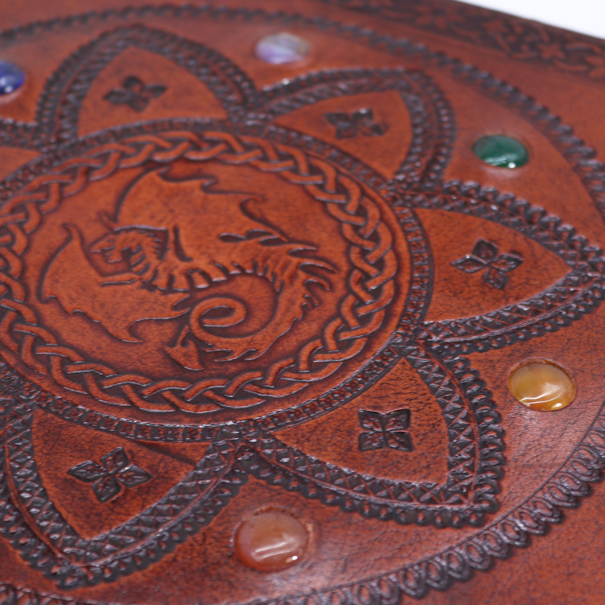 Sárkánymandala könyv csakrakövekkel - Kézzel készített, természetes bőr, 100 sima oldal, 25x34 cm