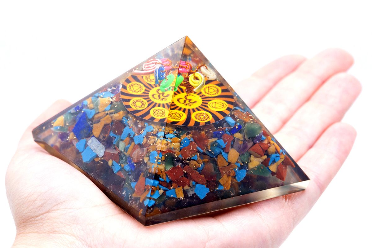 Om Chakra orgonit piramis