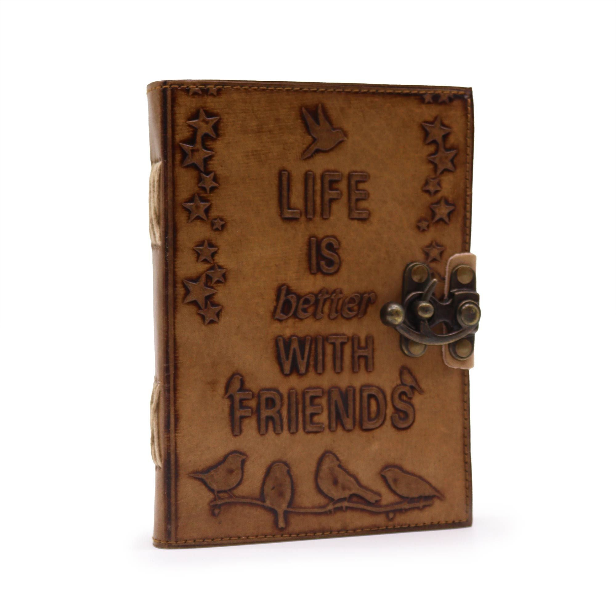 Barátság jegyzetfüzet - Bőrnapló madármotívummal - világos tan - 7x5" - ideális ajándék szeretteinek, dombornyomott "Life is Better with Friends" üzenettel - 100 üres oldal, vintage zár, kompakt méret