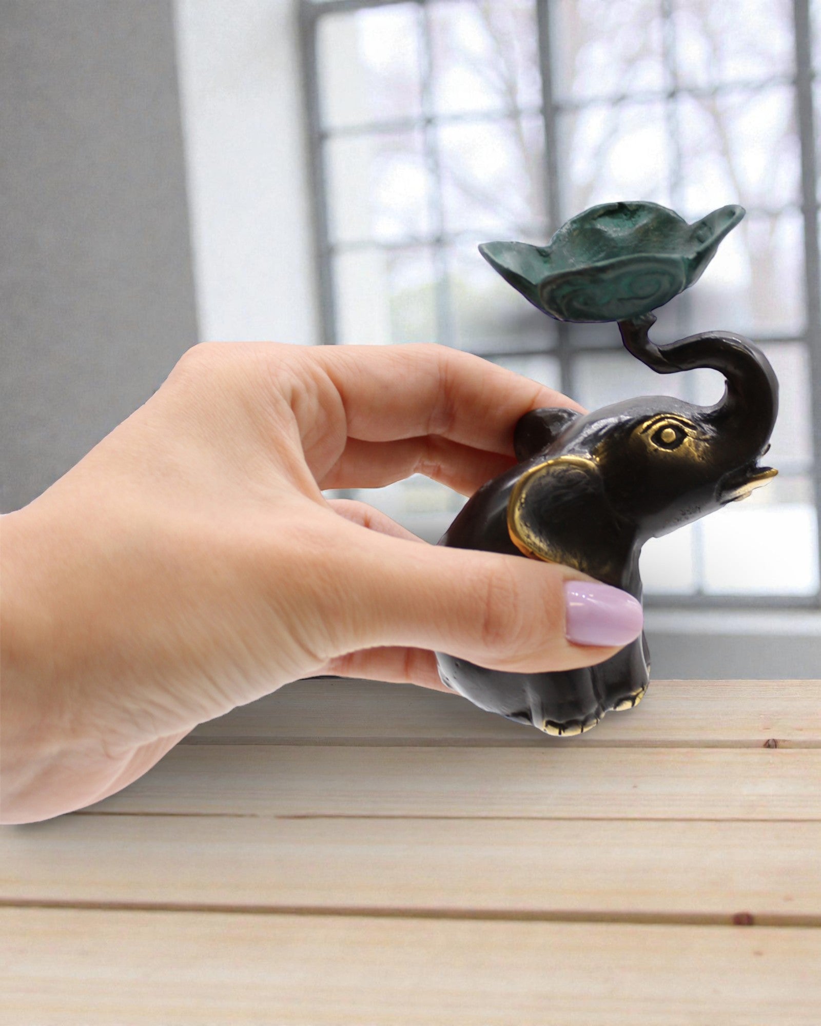 Lótuszos nyugalomőrző – kis elefánt füstölőtartó / sárgaréz gyertyatartó