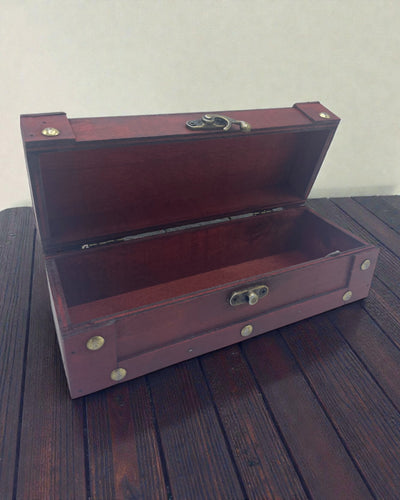 Karcsú borostyánszínű láda – hosszú barna láda