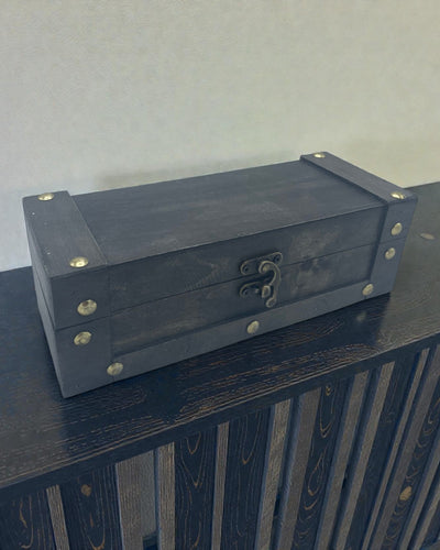 Karcsú teásláda – hosszú, szürke doboz