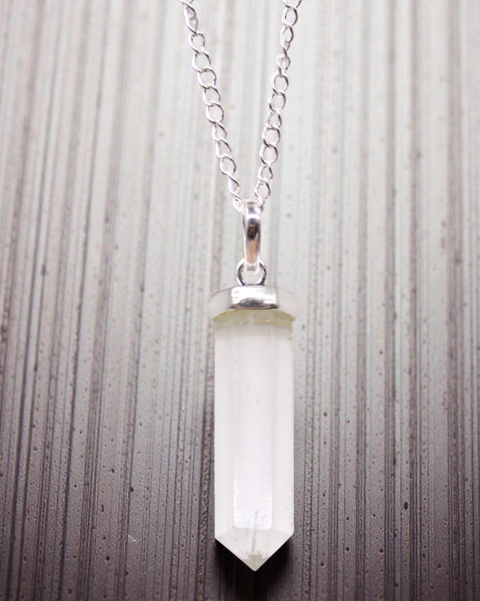 Kristálycsúcs – Klasszikus csúcs alakú hegyikristályfüggő