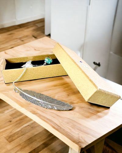 Retro stílusú kreatív könyvjelző toll- és pillangómotívummal – Elegáns promóciós ajándék, ezüst/kék színben