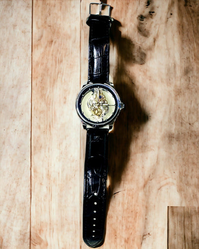 Férfi Kvarcóra Átlátszó Számlappal - Klasszikus Elegancia Modern Kivitelben fekete szíjjal. Személyre szabás gravírozással