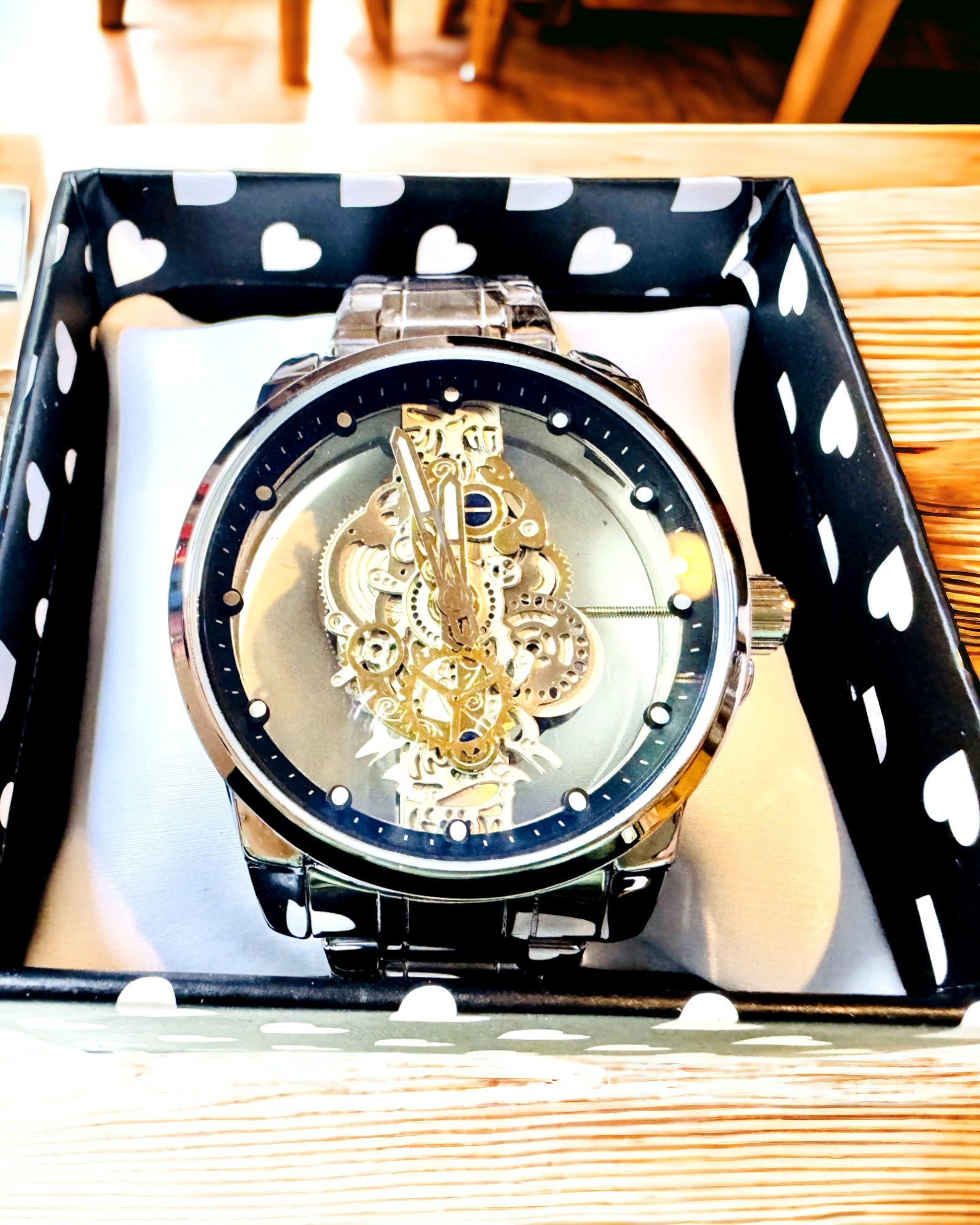 Elegáns Férfi Kvarcóra - Átlátszó Mechanizmus és Sportos Elegancia