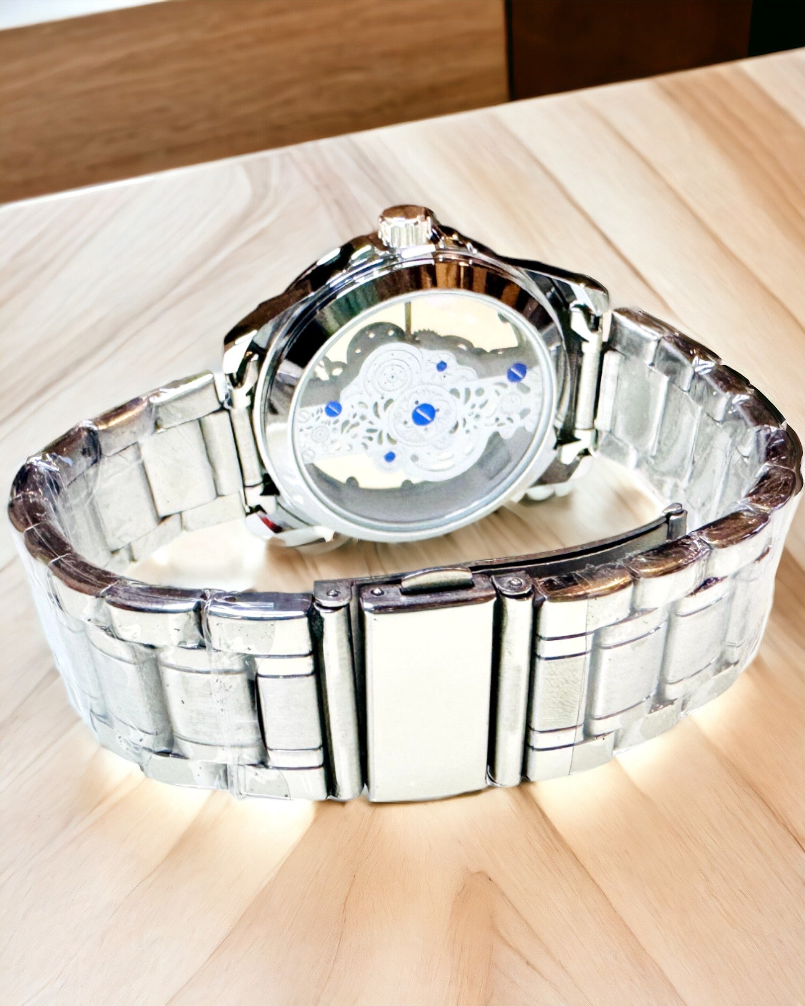 Elegáns Férfi Kvarcóra - Átlátszó Mechanizmus és Sportos Elegancia