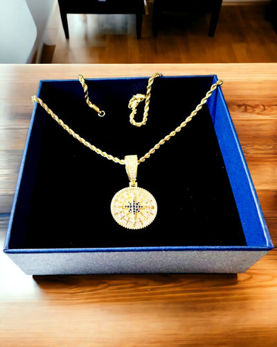 Glamour stílusú, cirkóniával díszített iránytű medálos nyaklánc nőknek és férfiaknak - 2 választható változat, személyre szabható gravírozással ajándékba