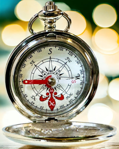 Mini Kompas Felfedező, Hordozható és Elegáns, Ideális Hátizsákokhoz és Szabadtéri Tevékenységekhez