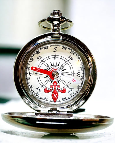 Mini Kompas Felfedező, Hordozható és Elegáns, Ideális Hátizsákokhoz és Szabadtéri Tevékenységekhez