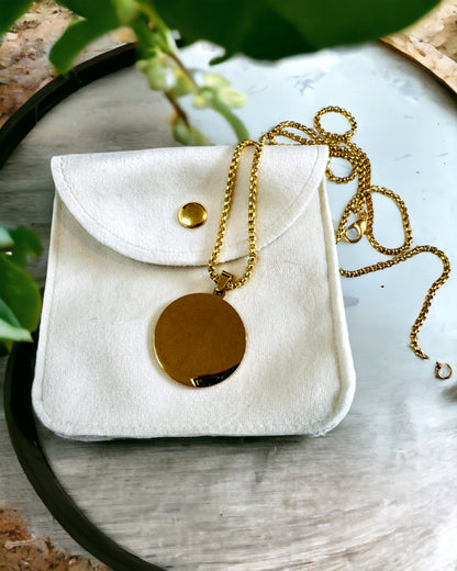 Wisiorek "Urban Elegance" – Okrągły Medal z Stali Nierdzewnej w Dwóch Kolorach z Możliwością Personalizacji