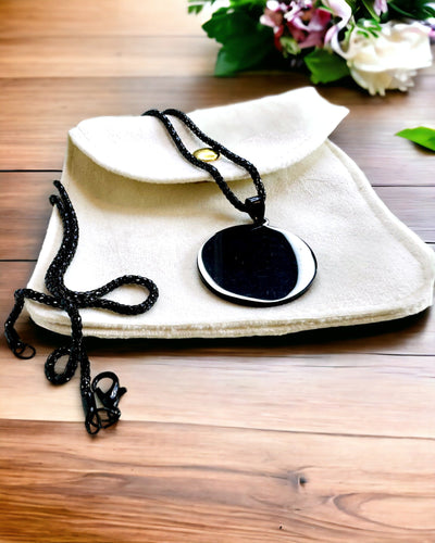 "Urban Elegance" medál – Kerek Medál Két Színű Rozsdamentes Acélból, Személyre Szabható