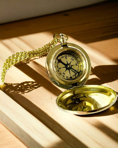 Arany színű Kompasz Kaland – Elegáns Felfedező Navigátor