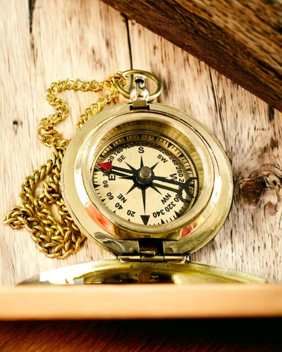 Arany színű Kompasz Kaland – Elegáns Felfedező Navigátor