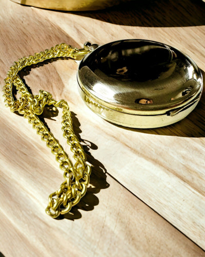 Arany színű Kompasz Kaland – Elegáns Felfedező Navigátor