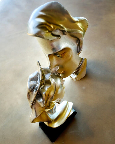 "Elegancia a Kőben" ezüst színű figura - Dekoratív, Gravírozási Opcióval, 2 választható méretben