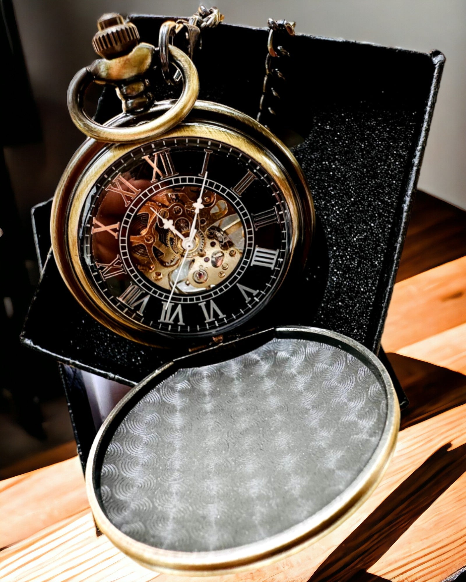 Klasszikus "Vintage Elegance" zsebóra, arany színben, gravírozással személyre szabható