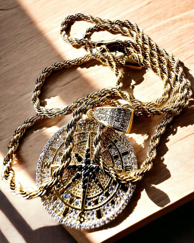 Glamour stílusú, cirkóniával díszített iránytű medálos nyaklánc nőknek és férfiaknak - arany szín, gravírozás