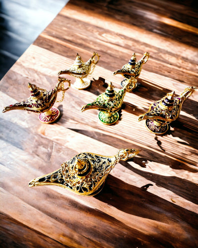 Kis 4 cm-es Varázslámpa Aladdiné, kulcstartó, 6 színváltozat - Elvarázsolt Emlékek, személyre szabás gravírozással