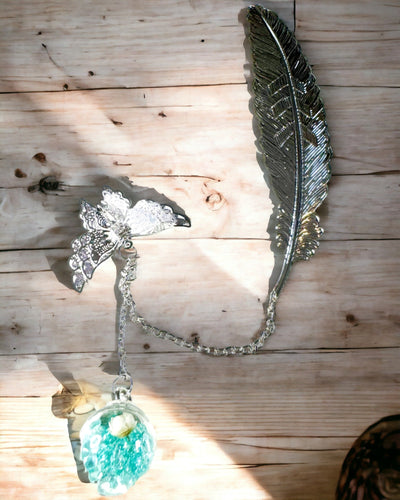 Retro stílusú kreatív könyvjelző toll- és pillangómotívummal – Elegáns promóciós ajándék, ezüst/kék színben