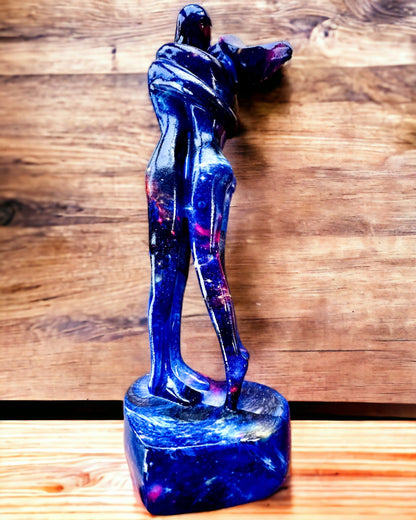 "Kozmikus Ölelés - Gyanta Figura Gravírozási Lehetőséggel"