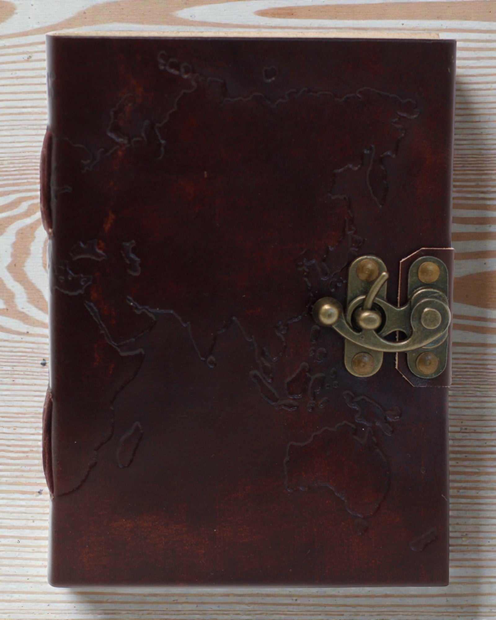 Terra Voyage – Skórzany Notatnik z Tłoczoną Mapą Świata