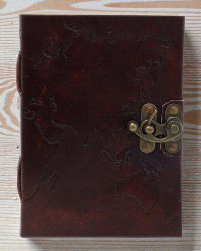 Terra Voyage – Skórzany Notatnik z Tłoczoną Mapą Świata