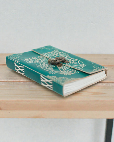 Türkizszínű bőr jegyzetfüzet „Béke” felirattal, cipzárral – Harmónia és nyugalom (18 x 13 cm)