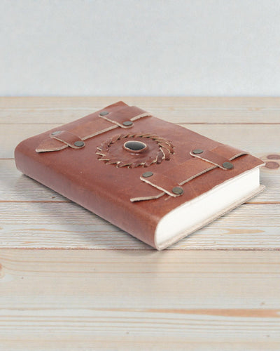 Bőr jegyzetfüzet Fekete Ónix pántokkal – 15x10 cm