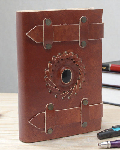 Bőr jegyzetfüzet Fekete Ónix pántokkal – 15x10 cm