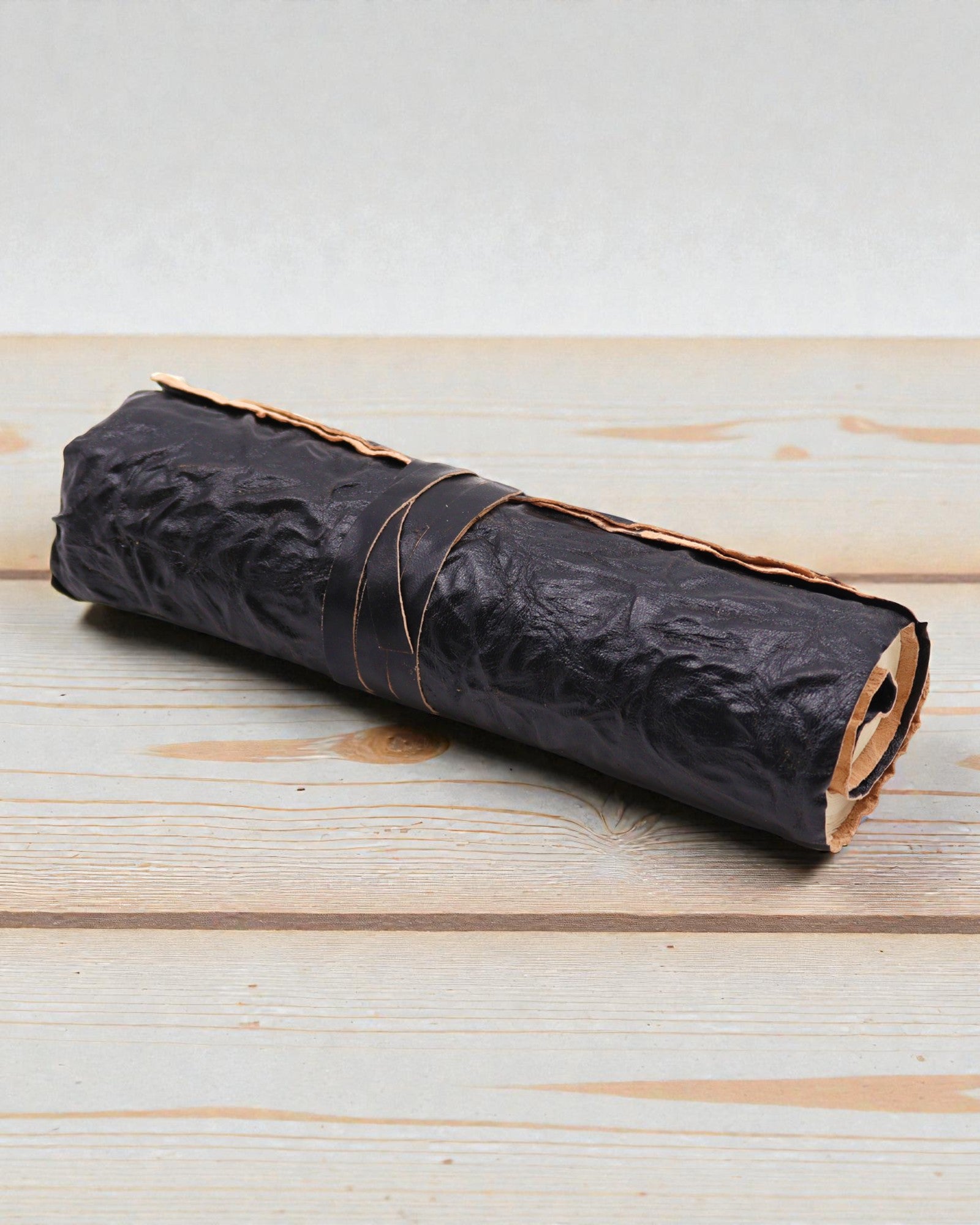 Zwijany Skórzany Notatnik Podróżnika Nomad Black – 21 × 15 cm