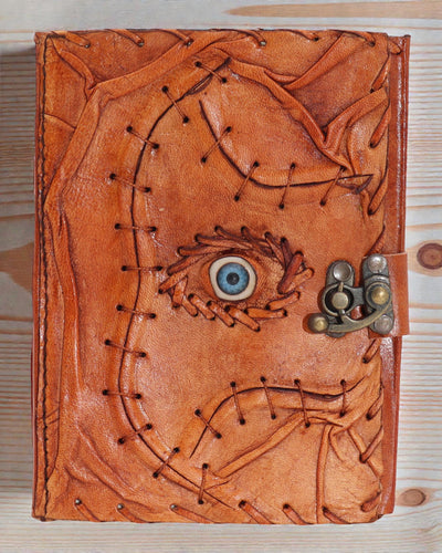 Oculus Noctis – Bőr jegyzetfüzet gonosz szem mintával, fémkapoccsal