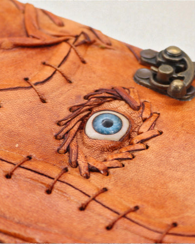 Oculus Noctis – Bőr jegyzetfüzet gonosz szem mintával, fémkapoccsal