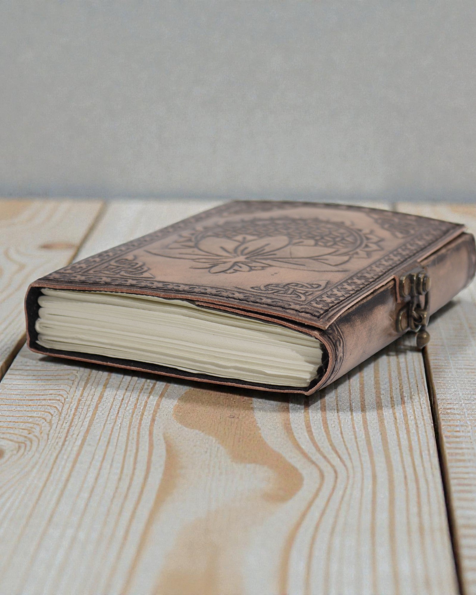 Lótusz mandala – ezoterikus jegyzetfüzet – antikszürke – 200 oldal – öltött szegély – 17.5x12.5x3cm