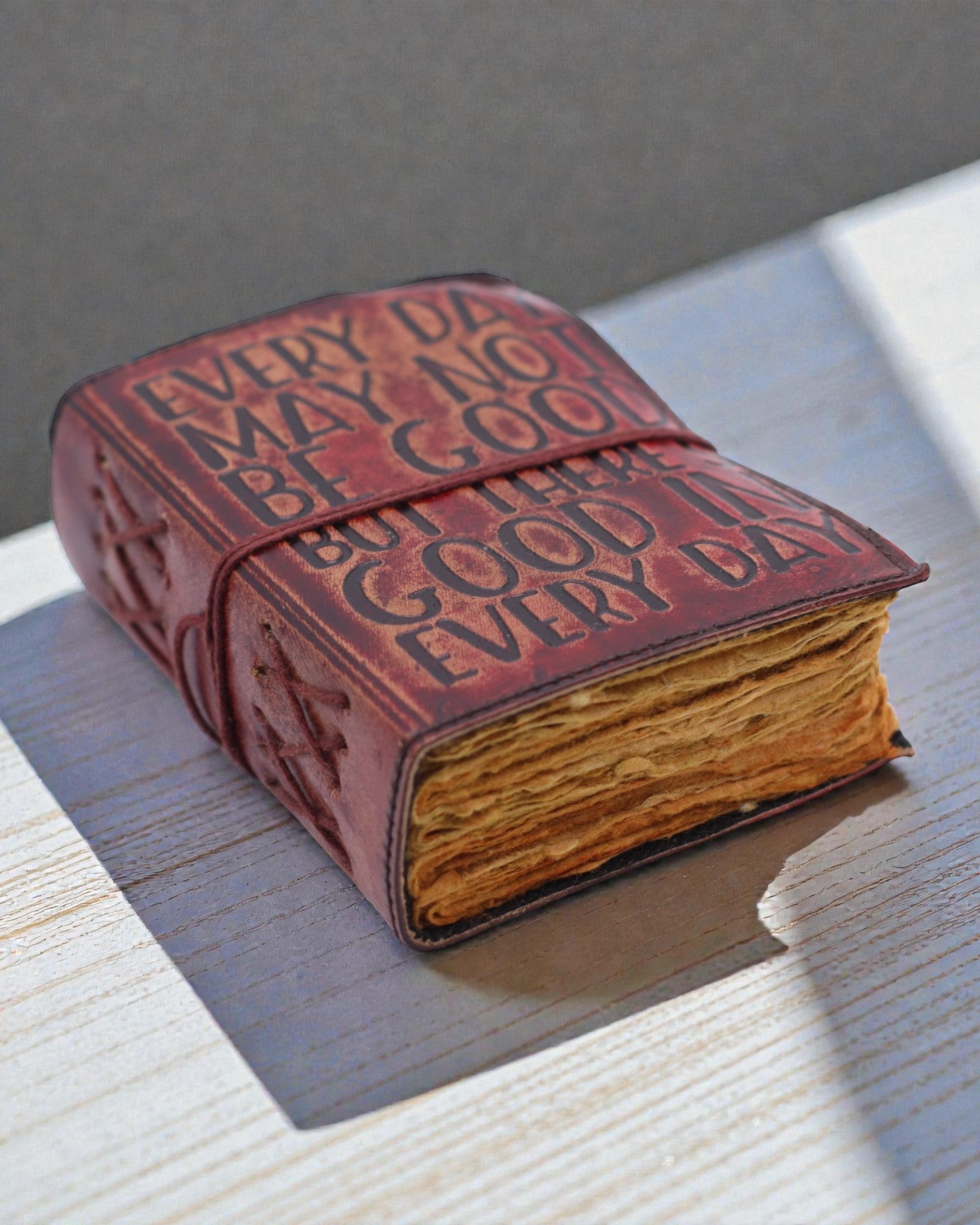 Dies Bona – Bőr jegyzetfüzet Nem biztos, hogy minden nap jó