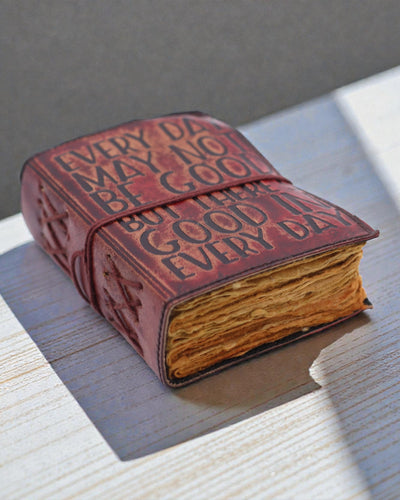 Dies Bona – Bőr jegyzetfüzet Nem biztos, hogy minden nap jó