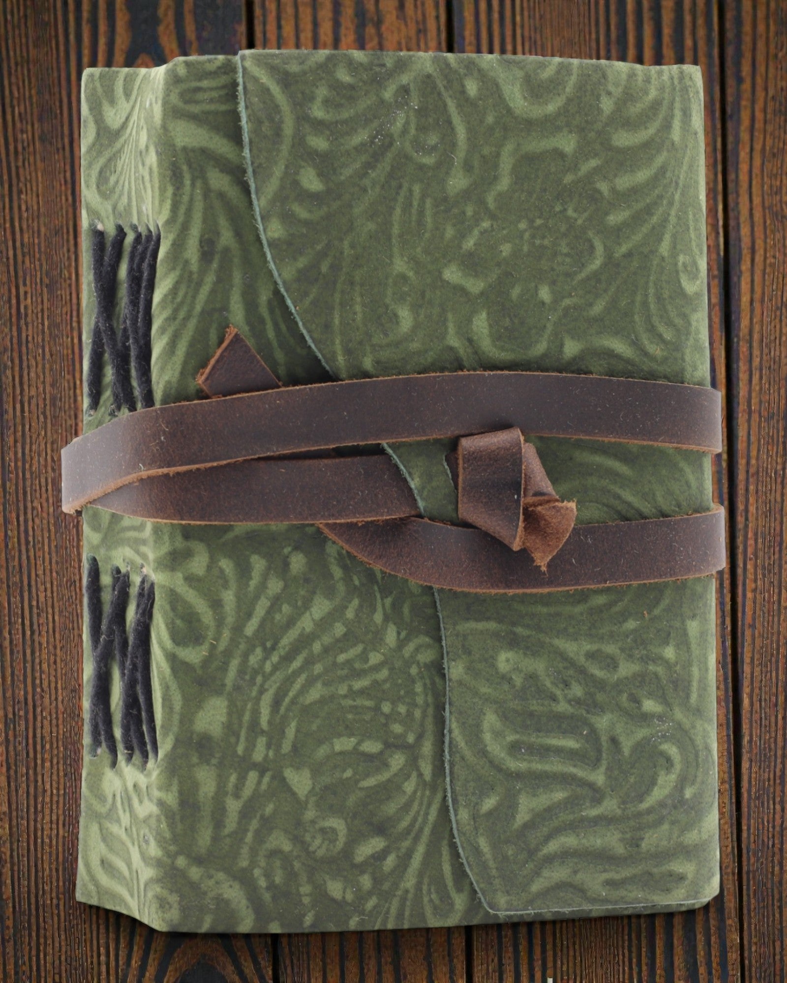 Zöld labirintus, régi stílusú – bőr jegyzetfüzet antikolt lapokkal 12,7 × 8,9 cm